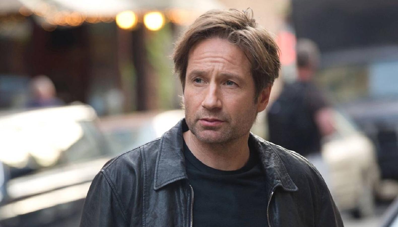 Реклама с дэвидом духовны. Hank Moody. Californication Hank Moody. Дэвид Духовны прическа. Дэвид Духовны глаз.