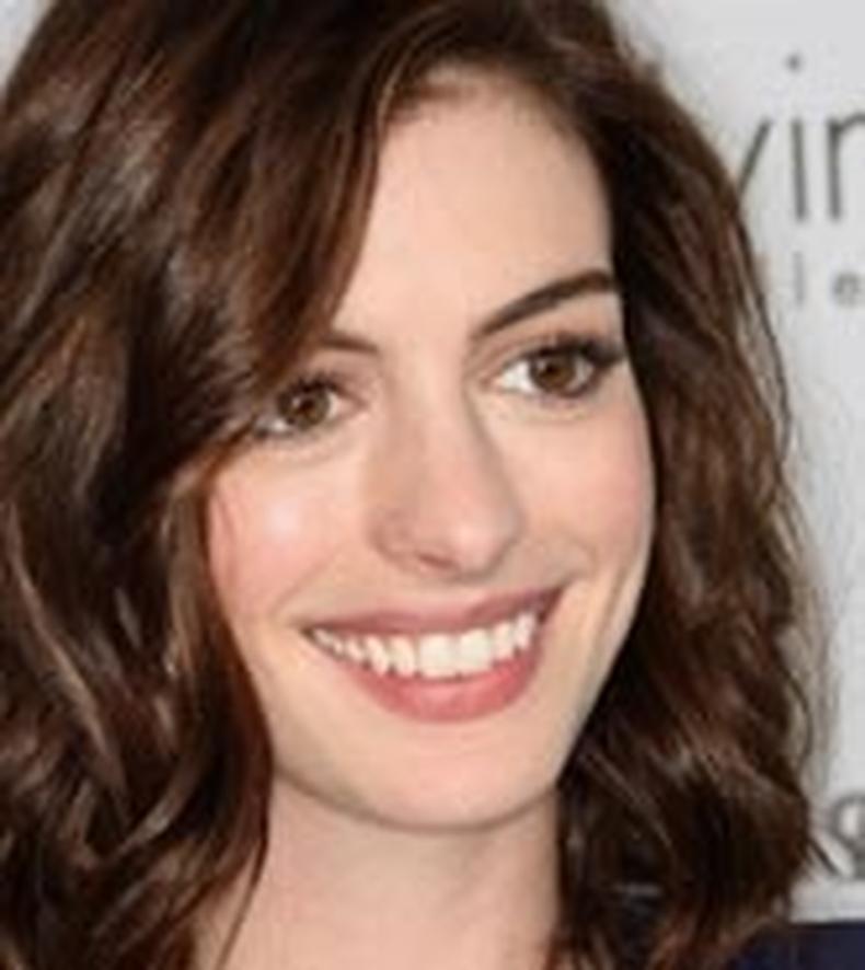 Anne Hathaway Books 'alice'