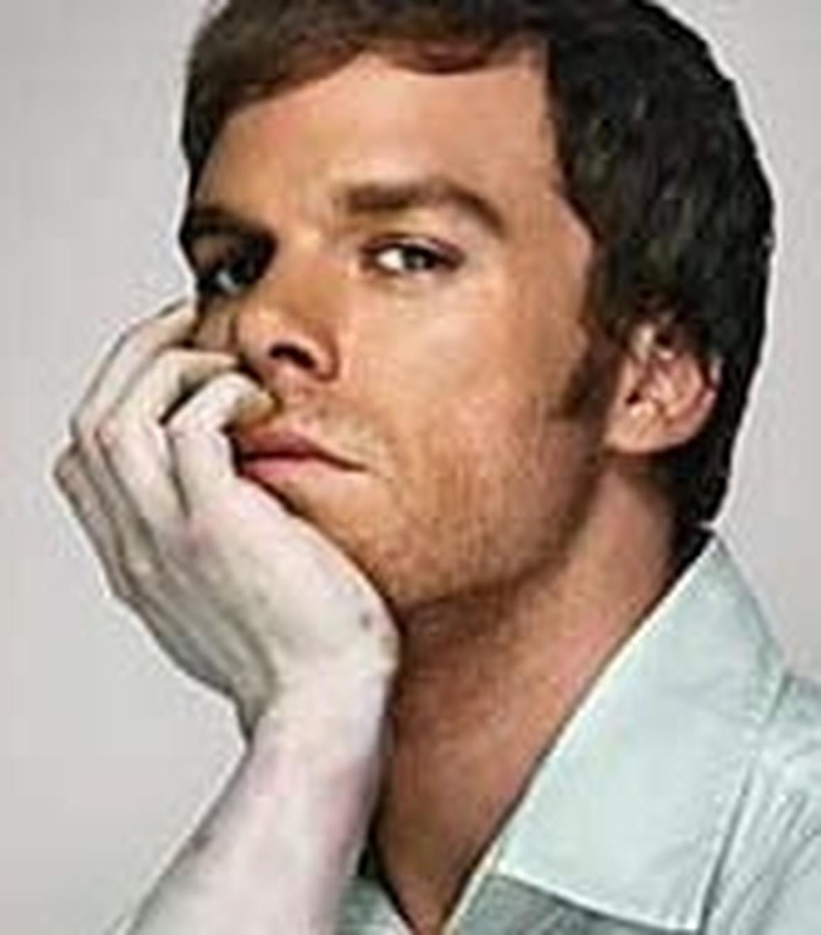 Dexter Picked Up For 2 More Seasons   Article Aligned%403x 