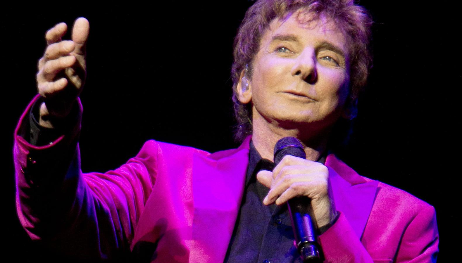 manilow-on-broadway-brings-vegas-to-the-great-white-way