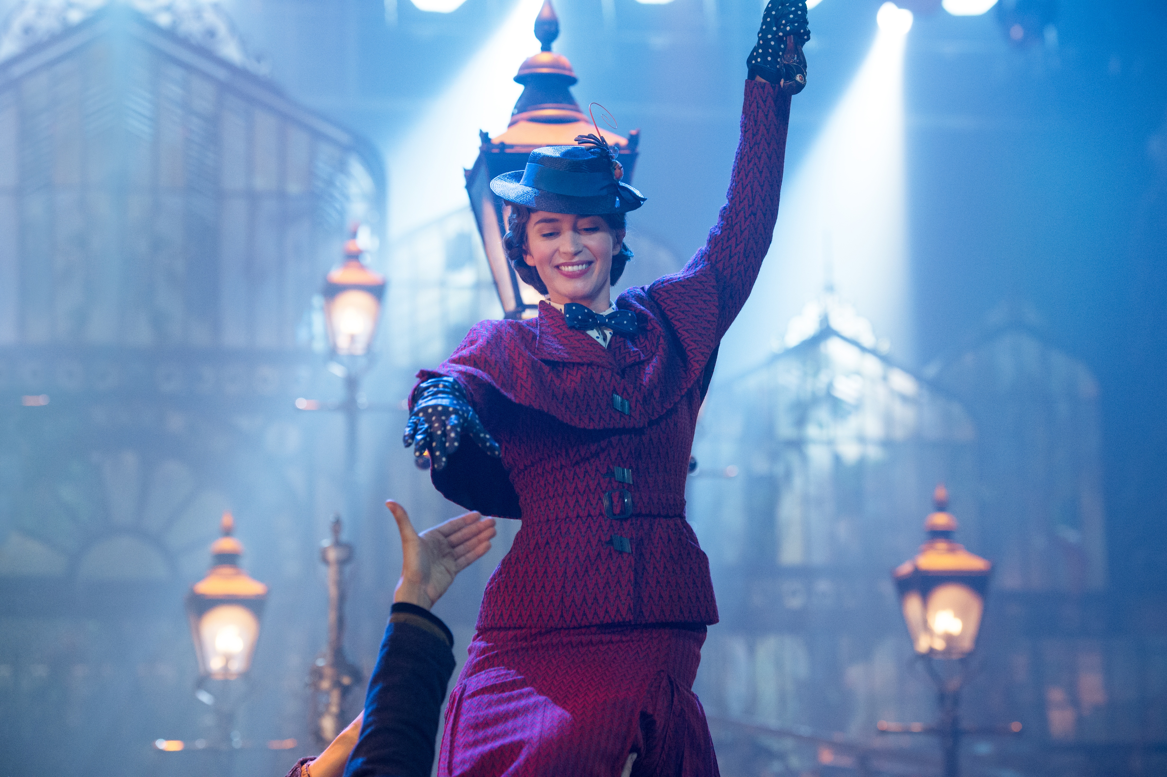 Join Backstage For A Live Tweeted Q A With Mary Poppins Returns Star Emily Blunt