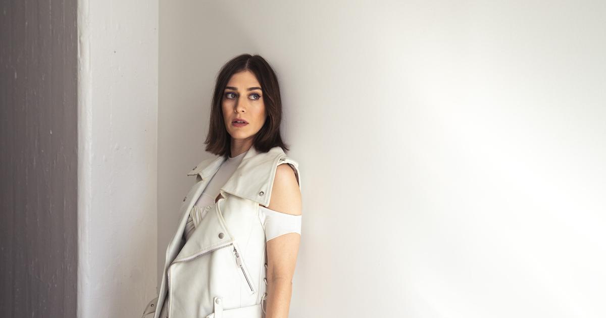 Lizzy Caplan on Going Vanity-Free, Facing Rejection, + Diving Into the Deep End - Backstage