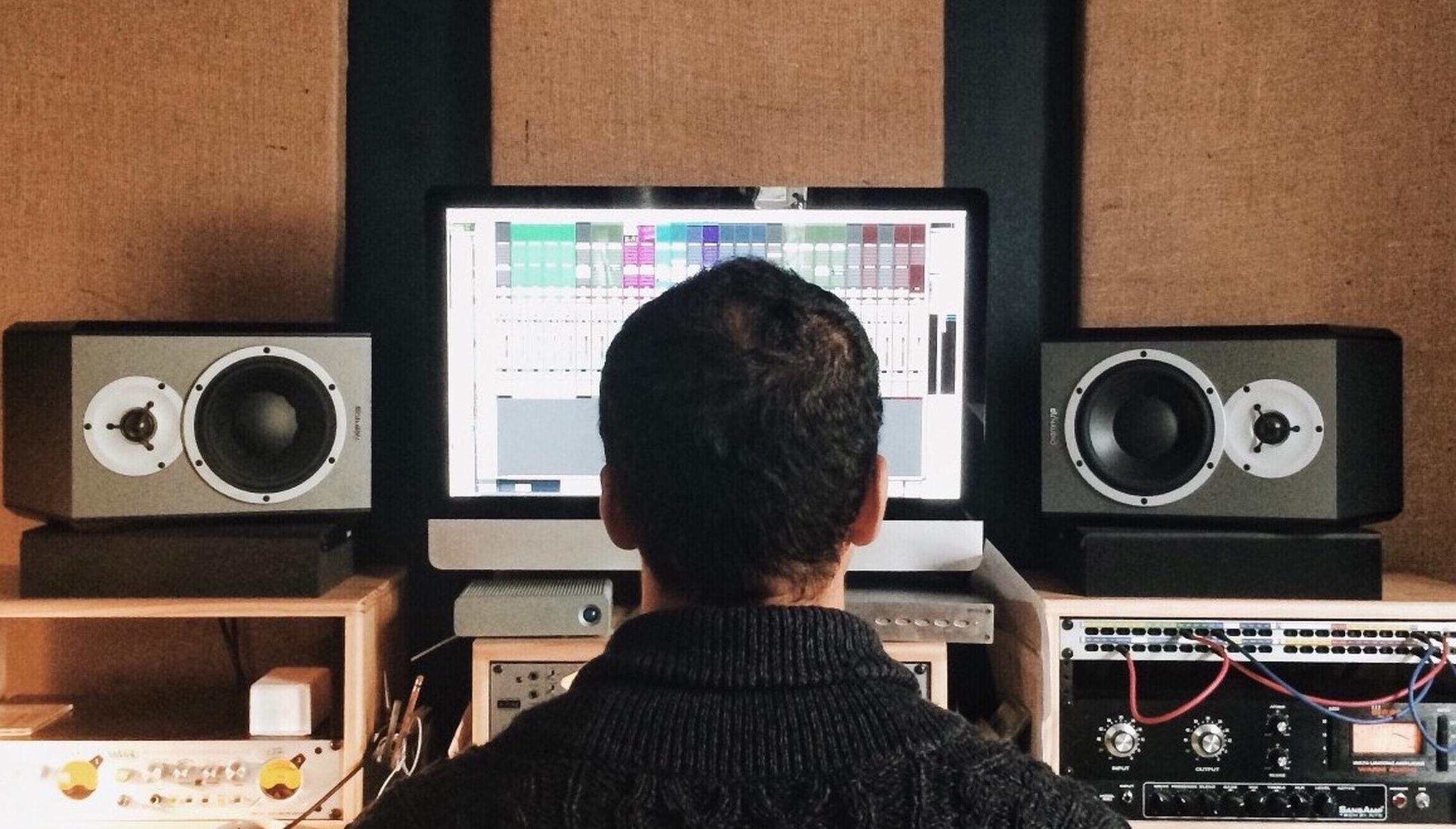 What Voiceover Artists Should Know About Connecting Their Home Studios