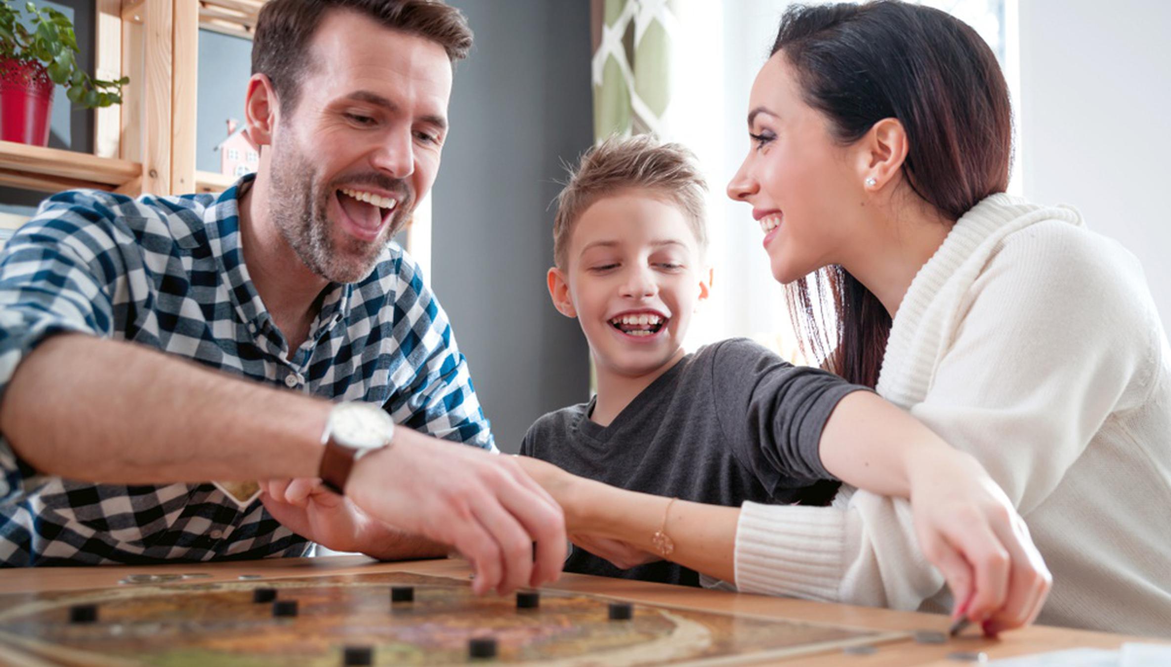 Now Casting: An Online Ad for a Dice Game Wants Families + 3 More Gigs