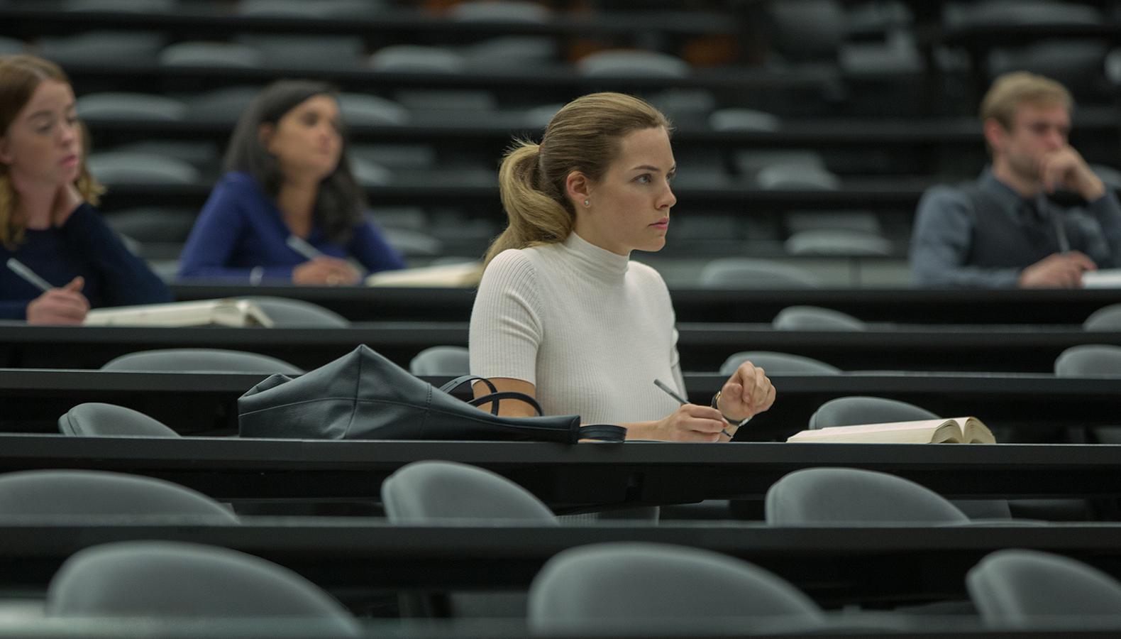 Films Et Séries Tv Avec Amy Seimetz 4 Skills That Landed Amy Seimetz ‘The Girlfriend Experience’
