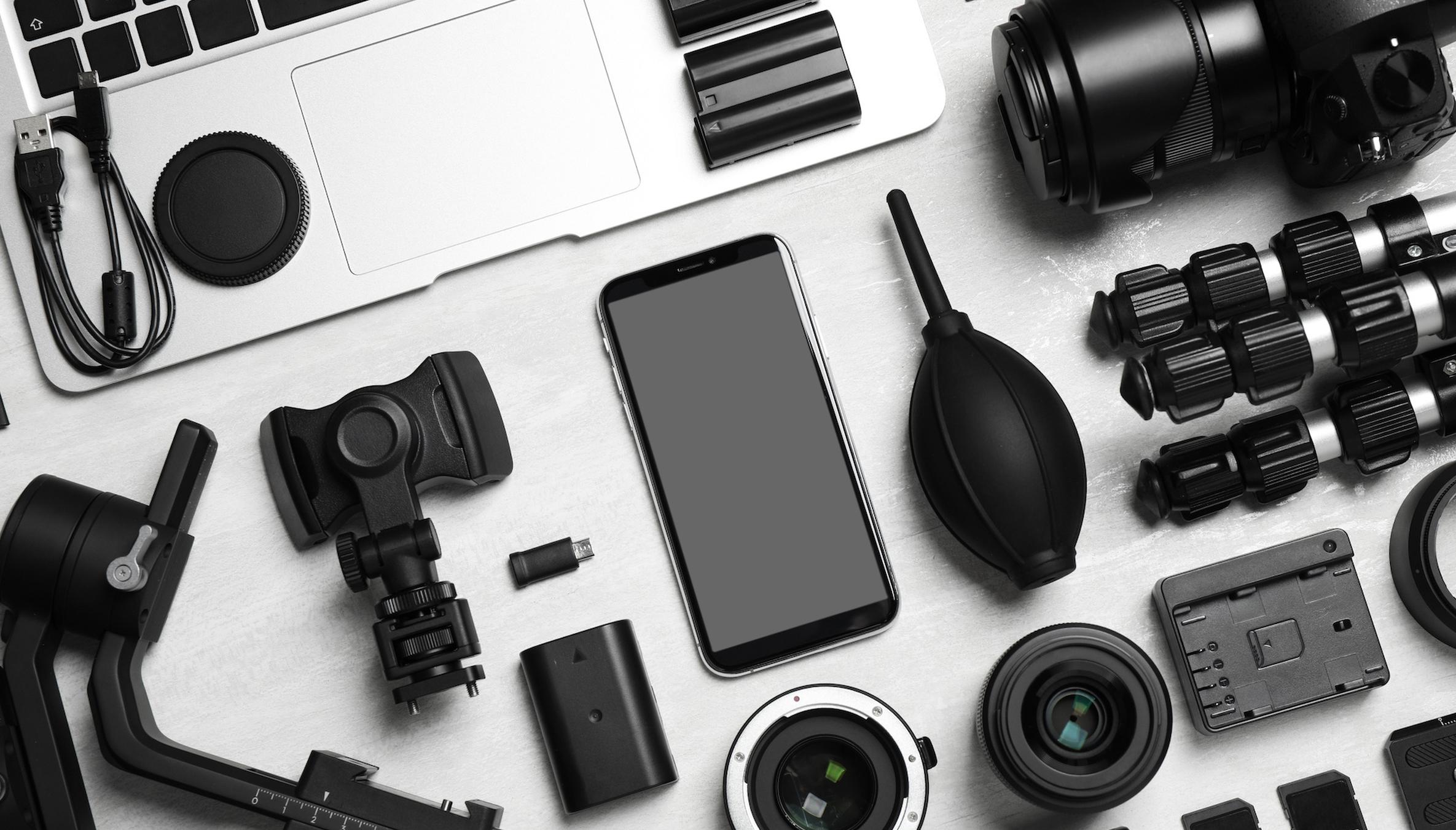 essential-photography-equipment-to-start-your-career-backstage