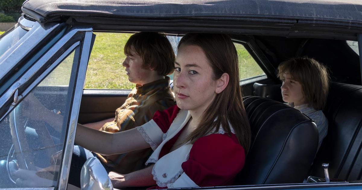 Alana Haim Talks ‘Licorice Pizza’ + Acting FullTime Backstage