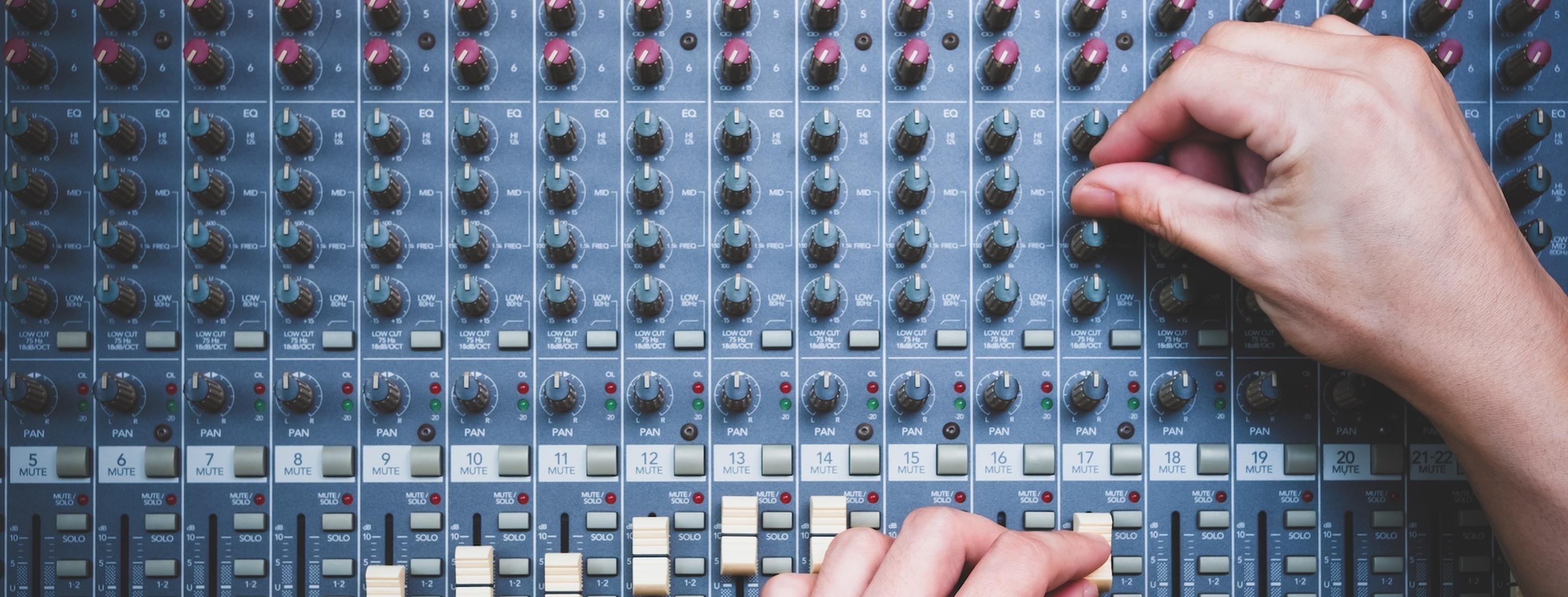 Luftfart Tage med Piping How to Choose an Audio Mixer: Sound Mixer Types & Options | Backstage