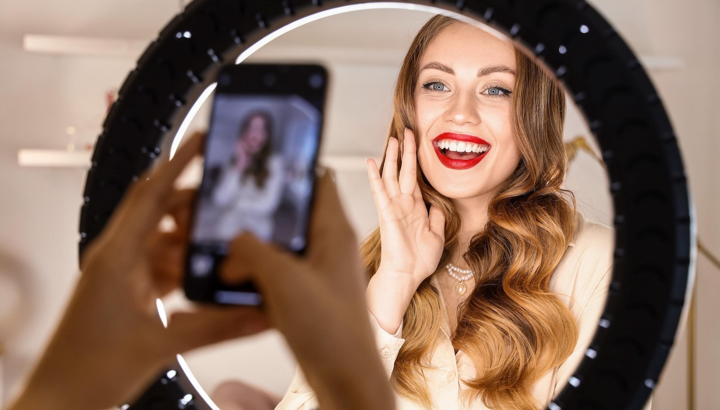 how-to-take-diy-headshots-with-your-iphone-camera-backstage