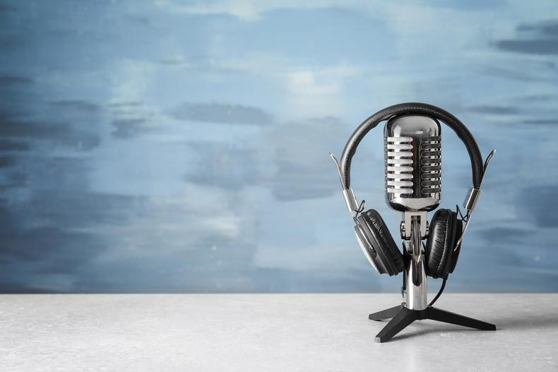 Podcast headphones with online mic