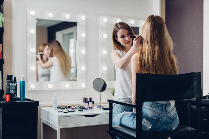 How to Do Stage and Theater Makeup - L'Oréal Paris