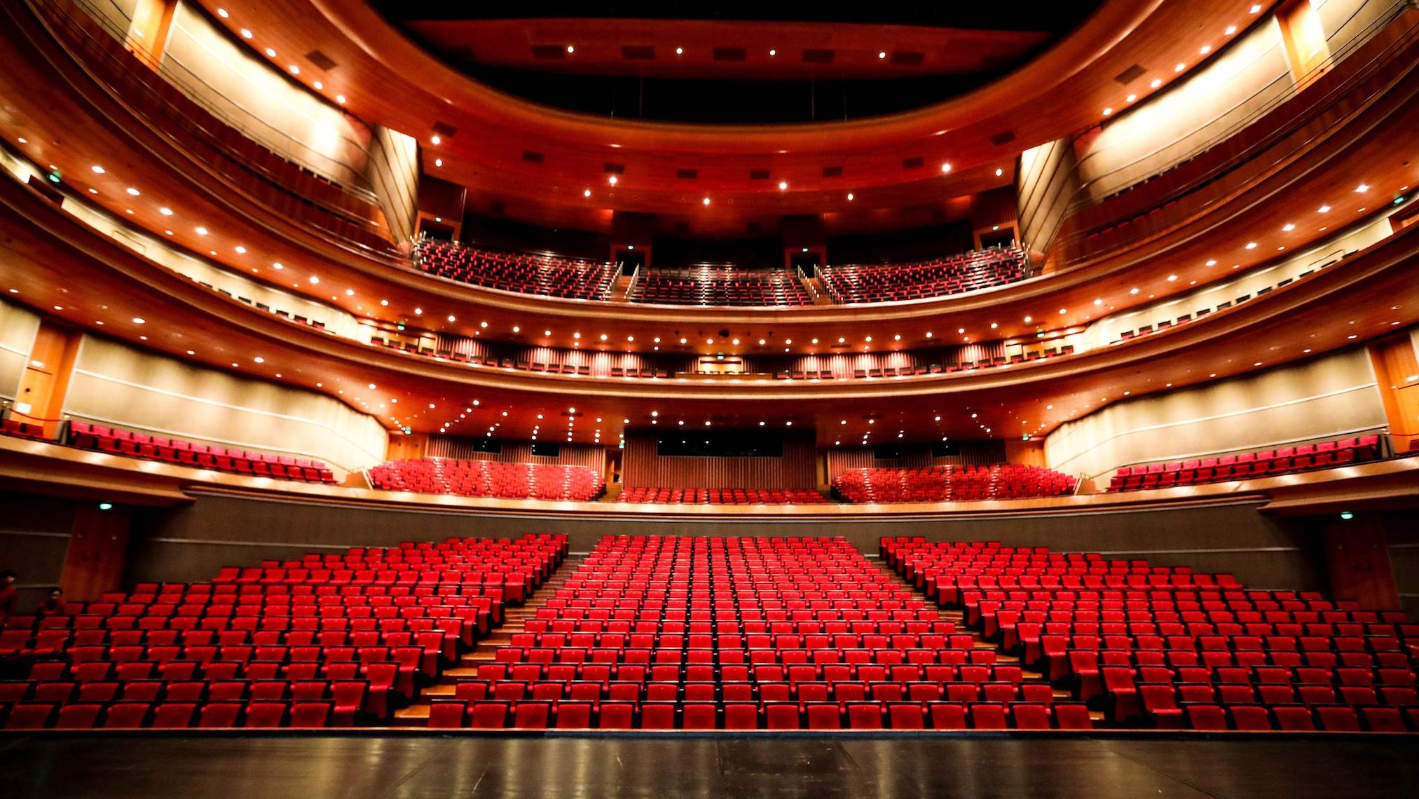 Theatre vs. Theater: What's the Difference? | Backstage