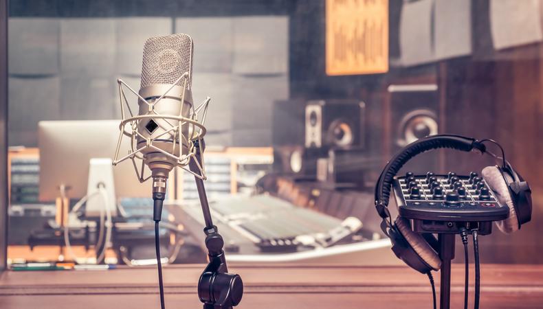 Selecting the Right Podcasting Microphone