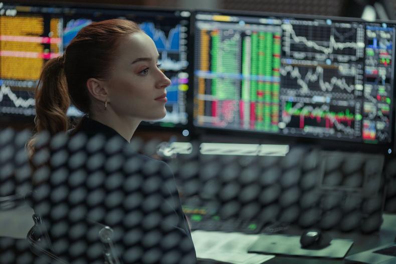 Phoebe Dynevor in “Fair Play”