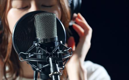 Protect Your Pipes With This Guide to Singing With a Cold