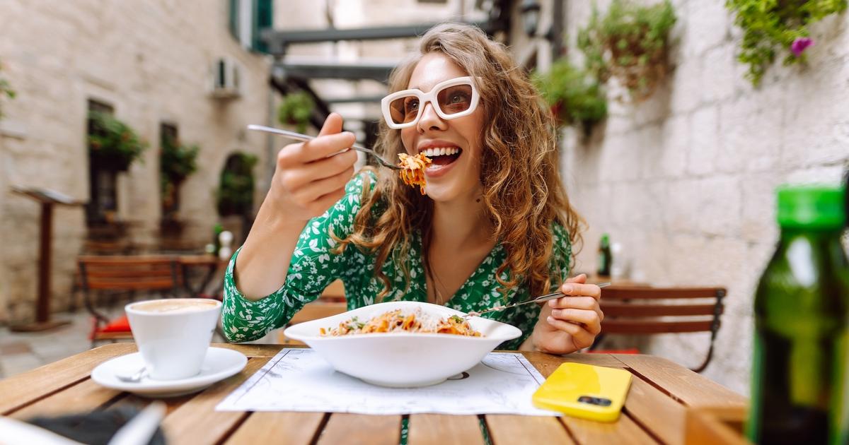 How to Eat Onscreen