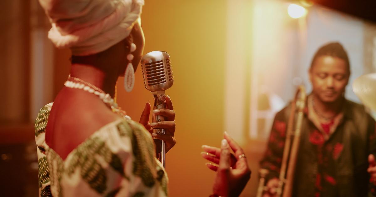 How Much Do Singers Make? | Mandy