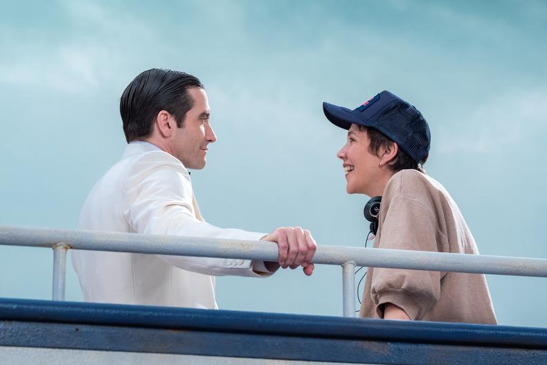 Jake Gyllenhaal and director Maggie Gyllenhaal on the set of