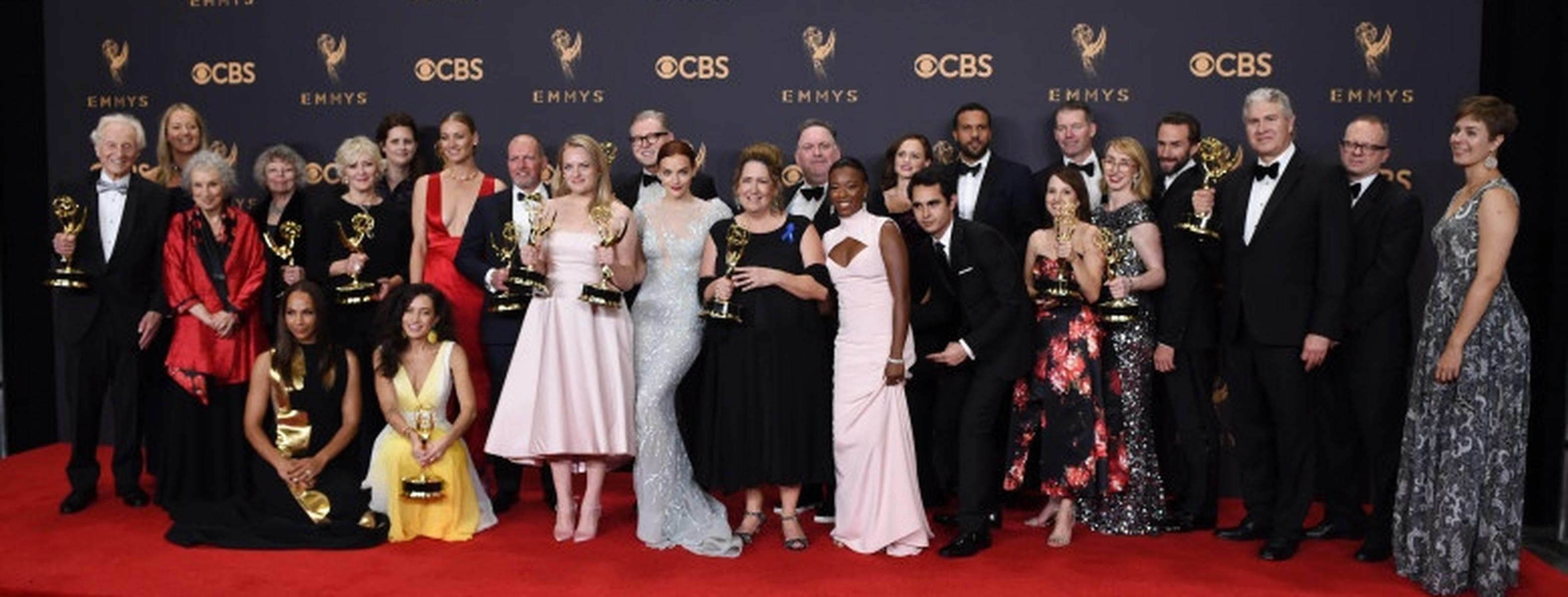 Cast & Crew of 'Game of Thrones': 2018 Emmy Awards Winners Backstage  Interview