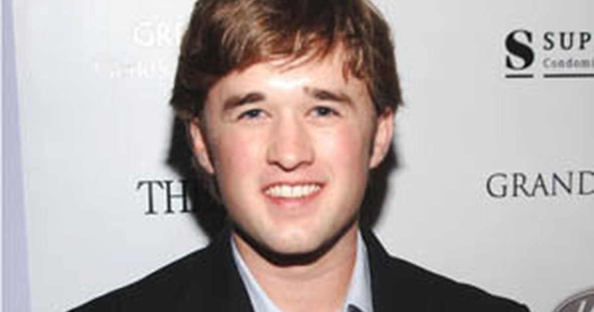 Haley Joel Osment Adds Sex Ed To Schedule Backstage