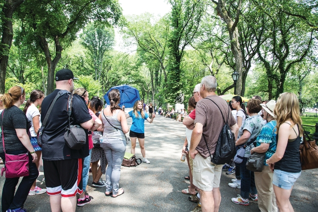 5 Reasons to Consider Working as a Tour Guide