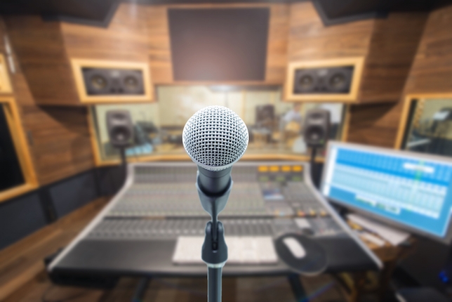 4 Ways to Drop the Voiceover Mic