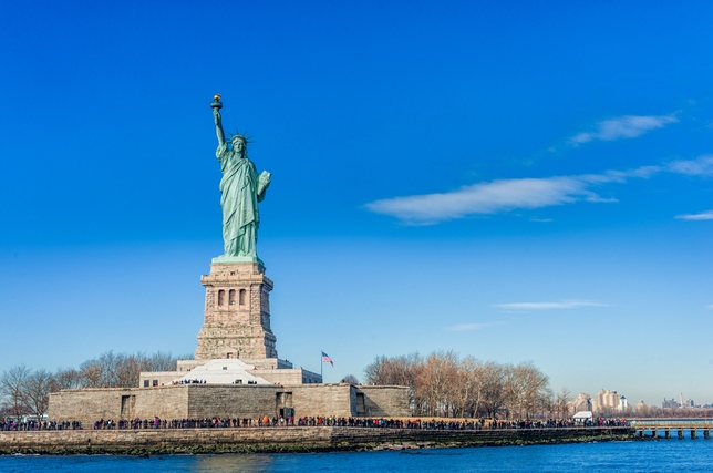 Now Casting: Nonunion Musical ‘Ellis Island: Gateway to a Dream’ and More
