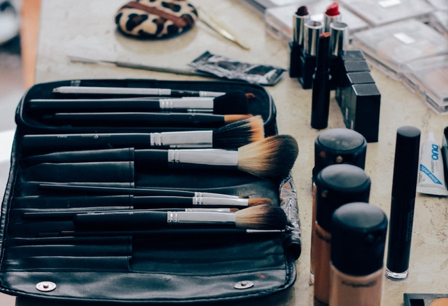 A Makeup Artist Shares the 1 Thing Every Actor Should Always Carry