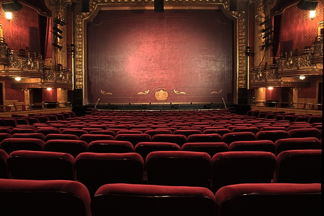 The Difference Between Working Onstage + On Camera