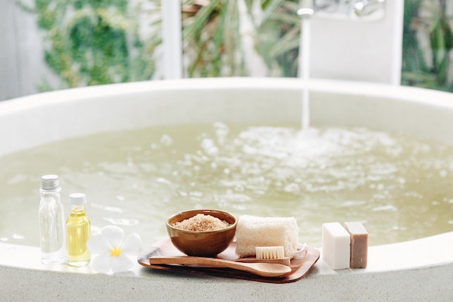 Now Casting: Two Female Leads Wanted for a Bath Product Commercial + 3 More Exciting Gigs