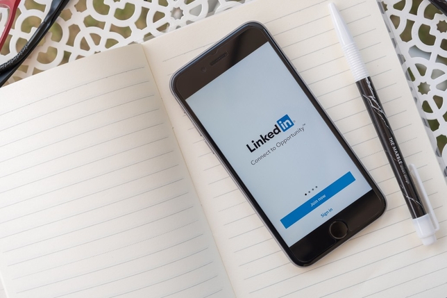 How to Use LinkedIn the Right Way as a Voiceover Artist