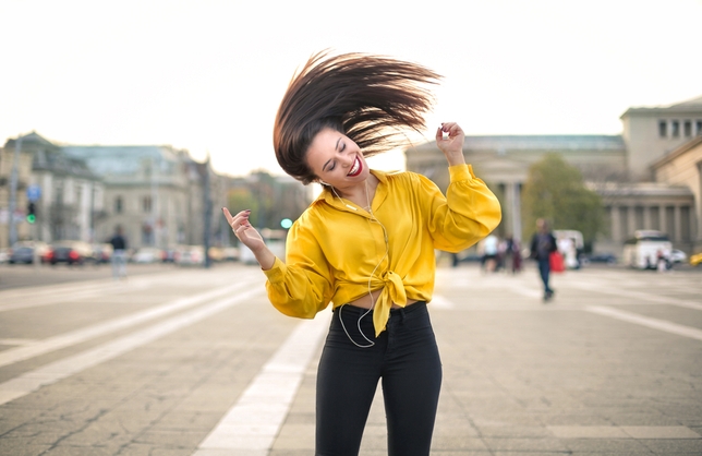 Now Casting: Show Off Your Dance Moves in a Funny Glamour Magazine Video + 2 More Gigs