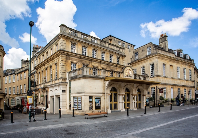 Prominent British Theatre Accused of ‘Whitewashing’ + More Industry News