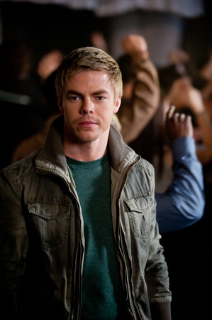 5 Ways to ‘Make Your Move’ from Derek Hough