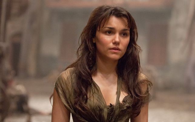 ‘Les Miz’ Star Samantha Barks On the Difference Between Stage and Screen
