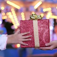 10 Great Holiday Gifts for Actors | Backstage