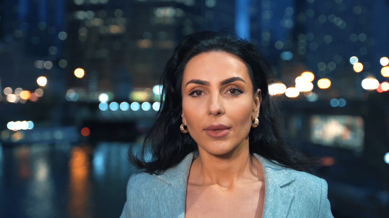 Yoqimli qiz yalangoch jinsiy aloqa