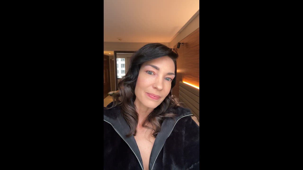 Angela Harding - Professional Profile, Photos on StarNow